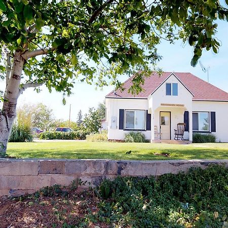 Hot Tub And Grandma'S Cottage, Charming And Nostalgic Blanding Kültér fotó